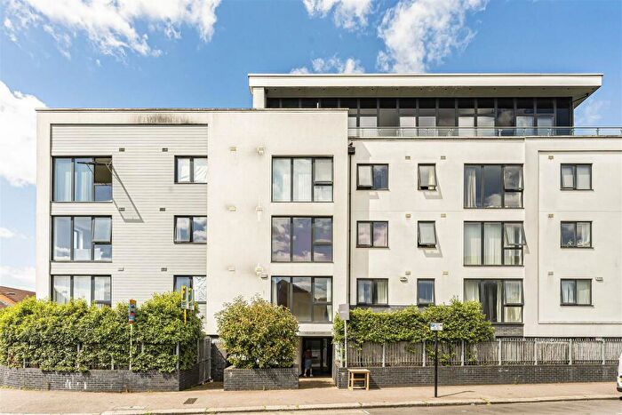 1 Bedroom Flat To Rent In Vellum Court, Hillyfield, Walthamstow, London, E17