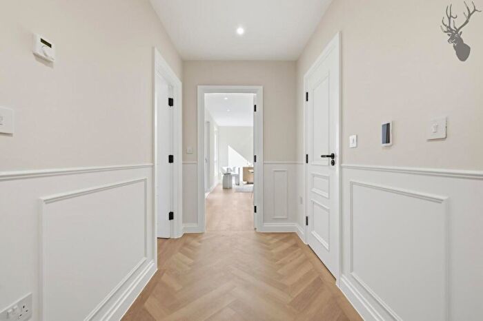 1 Bedroom Apartment For Sale In Novella, Chigwell, IG7