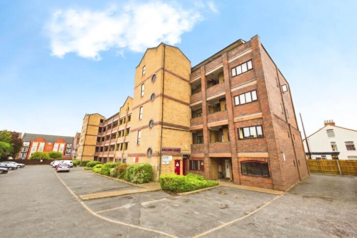 1 Bedroom Flat For Sale In Baronson Gardens, Northampton, Northamptonshire, NN1