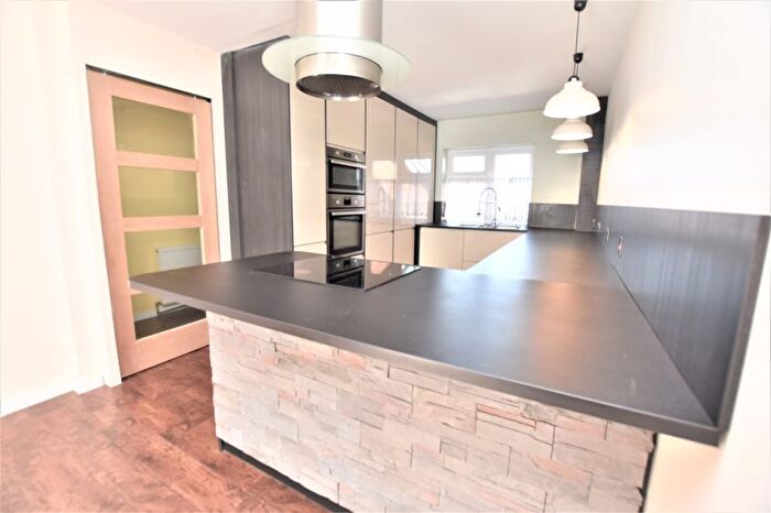 1 Bedroom Flat To Rent In Turpin Avenue, Collier Row, Romford, RM5