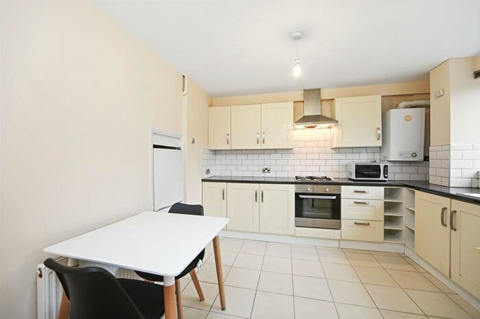 3 Bedroom Flat To Rent In Windmill Lane London, E15