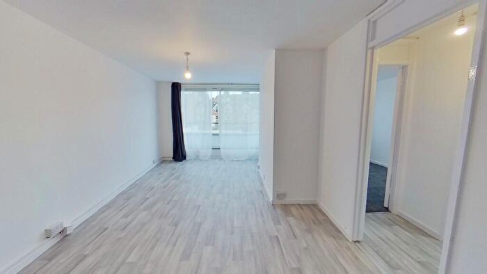 1 Bedroom Flat To Rent In Cavendish House, Eastgate Gardens, Guildford, GU1