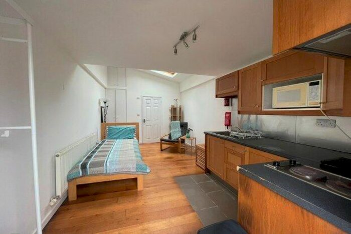 Studio To Rent In Queens Road, London, E17