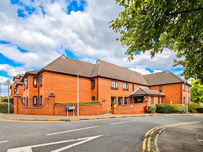 1 Bedroom Property For Sale In Albert Road, Buckhurst Hill, IG9