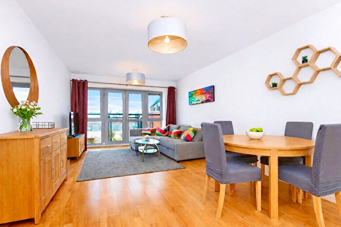 2 Bedroom Flat For Sale In Hamilton Court, Montague Street, Bristol, BS2