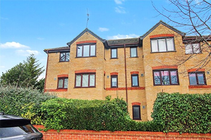 1 Bedroom Flat For Sale In Woodfield Close, Enfield, Middlesex, EN1