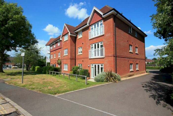 2 Bedroom Flat To Rent In Hurst Court, Horsham, West Sussex, RH12