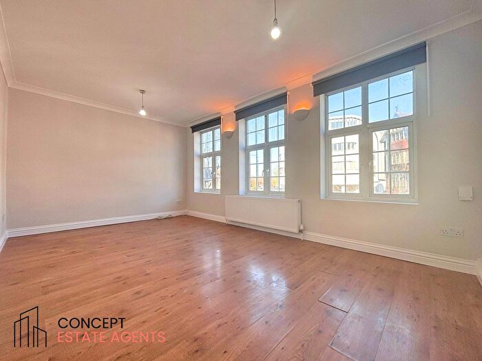 1 Bedroom Flat To Rent In The Close, Russell Hill, Purley, CR8