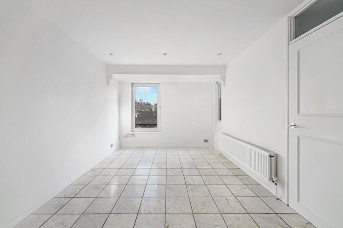 1 Bedroom Flat To Rent In Staveley Close, Islington, N7