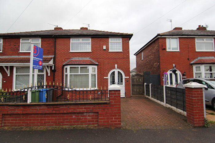 3 Bedroom Semi Detached House To Rent In Shelley Grove, Droylsden, M43