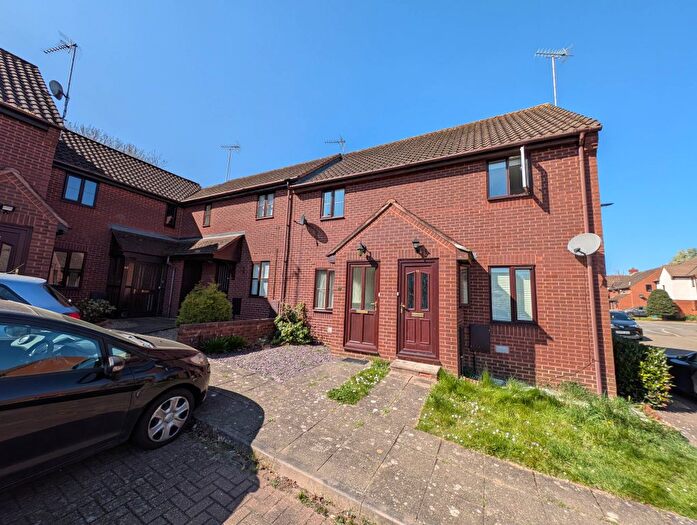 2 Bedroom Terraced House To Rent In Barham Road, Stevenage, SG2