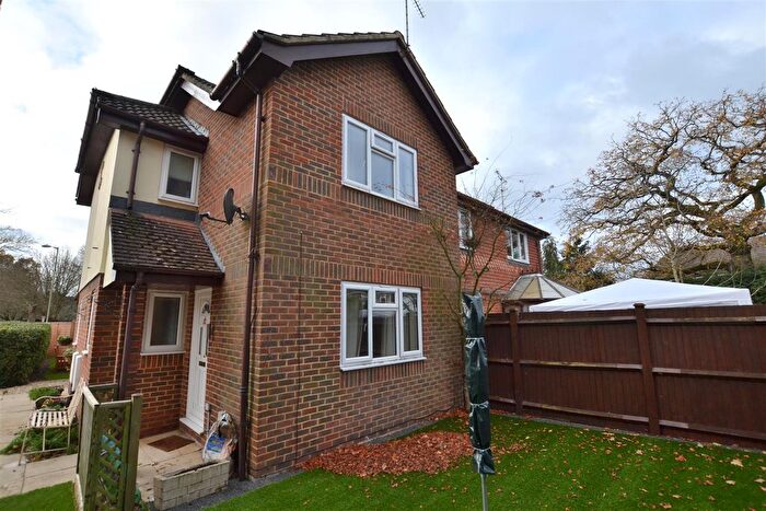 1 Bedroom Property To Rent In Barn Meadow Close, Church Crookham, Fleet, GU52