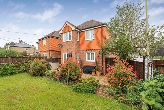3 Bedroom Detached House For Sale In Haslemere Road, Liphook, Hampshire, GU30