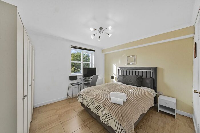 3 Bedroom Flat To Rent In Blaker Road, London, E15