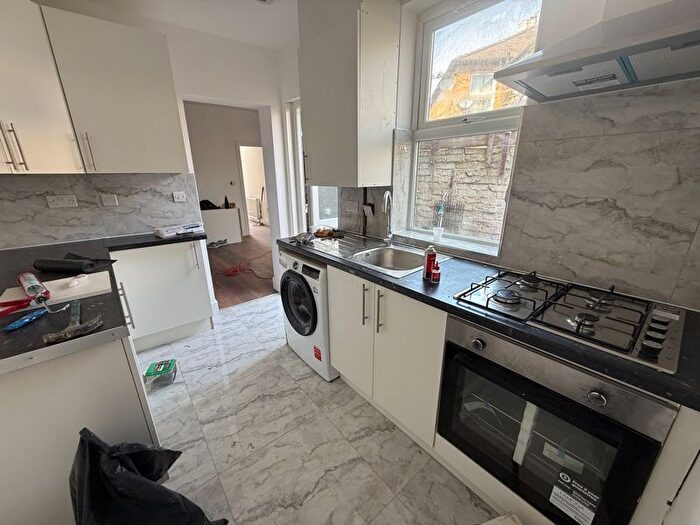 4 Bedroom Terraced House To Rent In Inwood Road, Hounslow, TW3