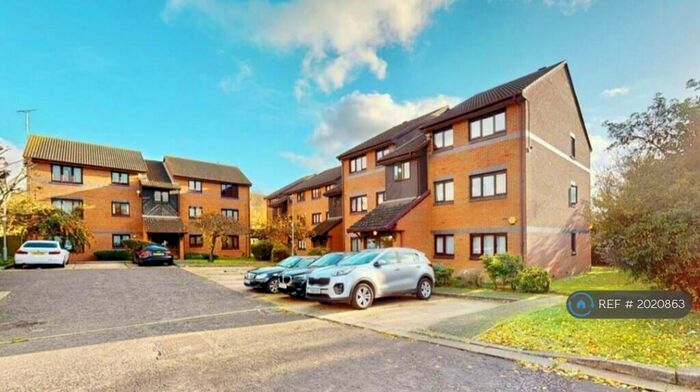 2 Bedroom Flat To Rent In Chadwell Heath, Romford, RM6