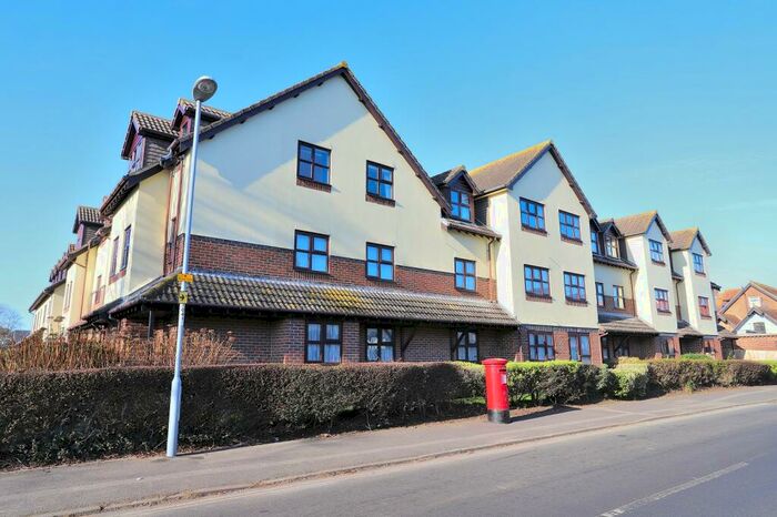 2 Bedroom Flat To Rent In The Farthings, Wortley Road, Highcliffe, Dorset., BH23
