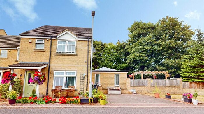3 Bedroom Semi-Detached House For Sale In The Plantations, Low Moor, Bradford, BD12