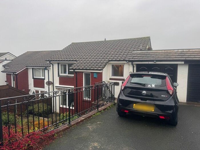 4 Bedroom Link Detached House For Sale In Forder Heights, Crownhill, PL6