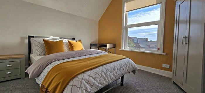 4 Bedroom Terraced House To Rent In Beeston Road, Nottingham, NG7