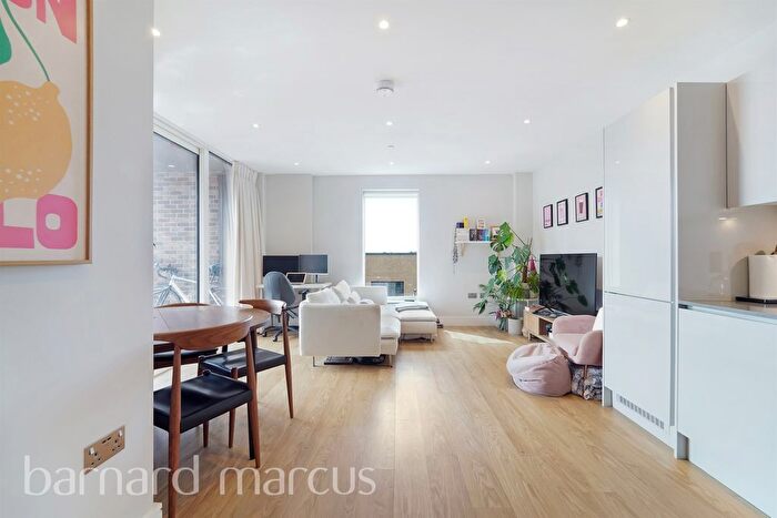 1 Bedroom Flat For Sale In Greyhound Parade, London, SW17