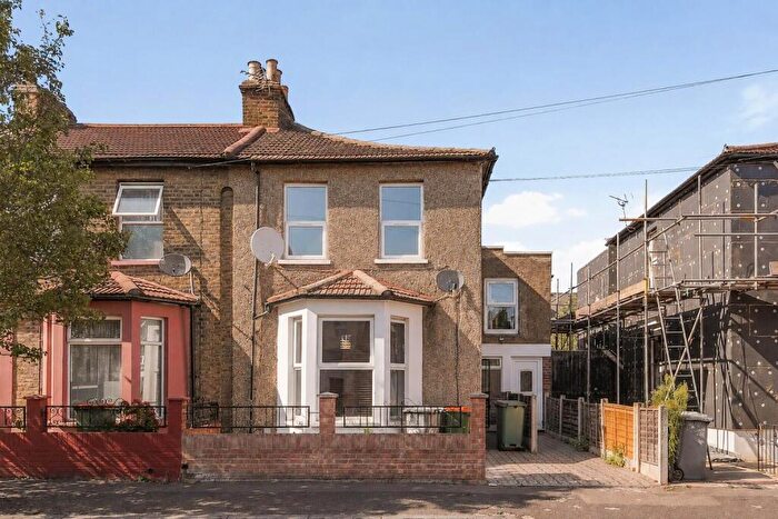 3 Bedroom End Of Terrace House For Sale In Buckingham Road, London, E15