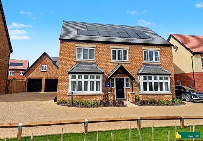 6 Bedroom Detached House For Sale In Collingtree Park, Northampton, NN4