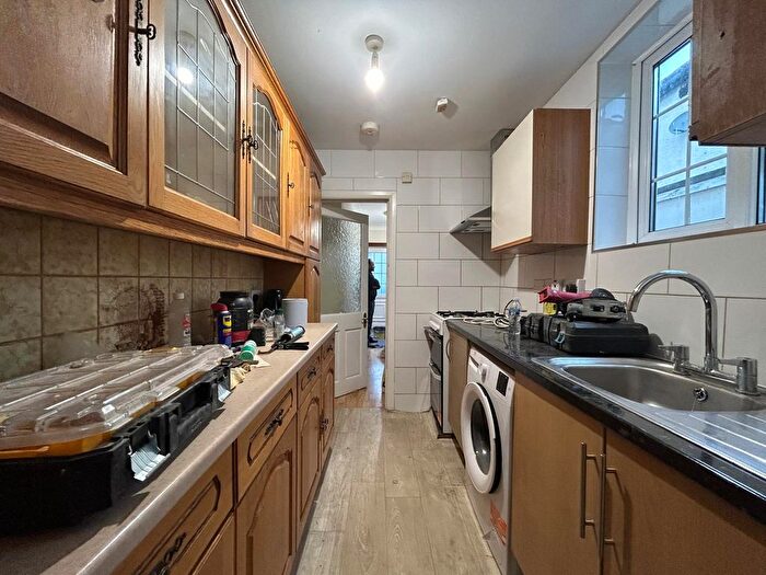 4 Bedroom Semi-Detached House To Rent In Isleworth, TW7