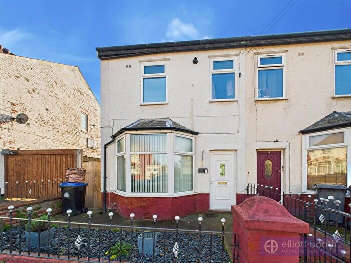 3 Bedroom Semi-Detached House For Sale In Colwyn Avenue, Blackpool, FY4