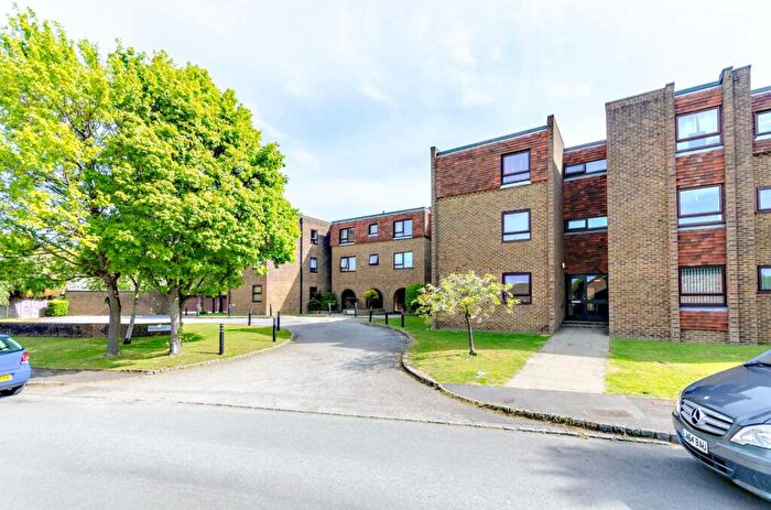 1 Bedroom Flat For Sale In Mulberry Court, Merrow, Guildford, GU4