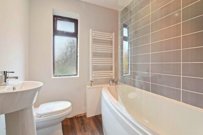 3 Bedroom End Of Terrace House For Sale In Lewis Avenue, London, E17