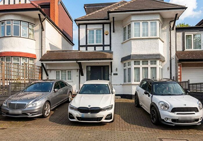 4 Bedroom Property For Sale In Colindeep Gardens, Hendon, London, NW4