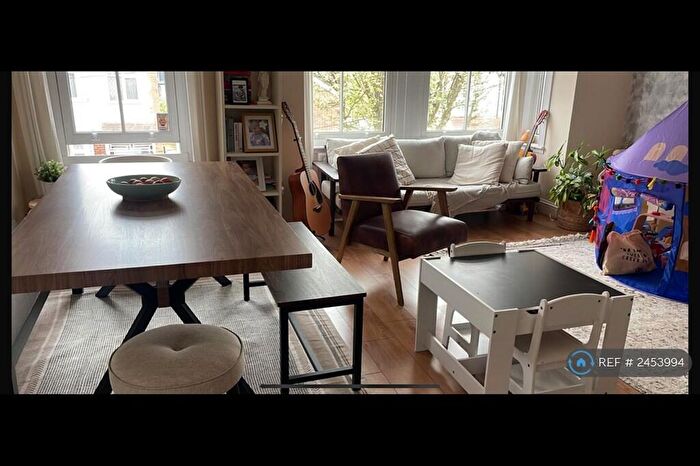 2 Bedroom Flat To Rent In Woodstock Rd, London, E17