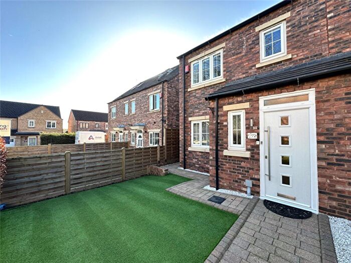 3 Bedroom Semi Detached House To Rent In Chestnut Lane, Leeds, West Yorkshire, LS14