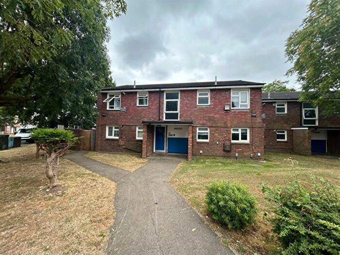 1 Bedroom Flat To Rent In Sevenoaks Close, Romford, RM3