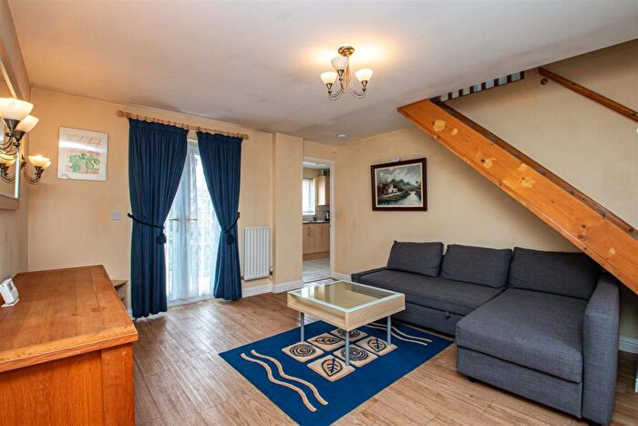 1 Bedroom House To Rent In Muddiford Lane, Furzton, Milton Keynes, MK4