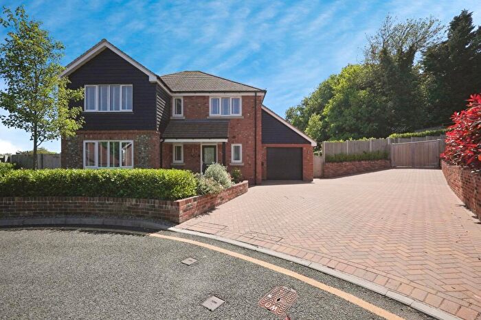 5 Bedroom Detached House For Sale In Lower Road, Temple Ewell, CT16