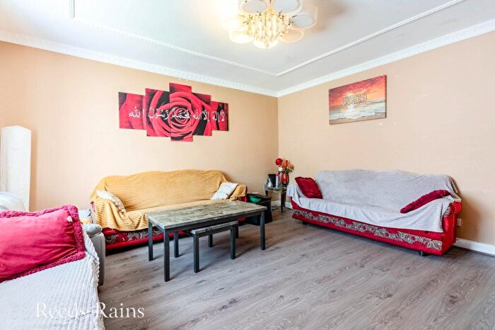 3 Bedroom Semi-Detached House For Sale In Waidshouse Road, Nelson, Lancashire, BB9