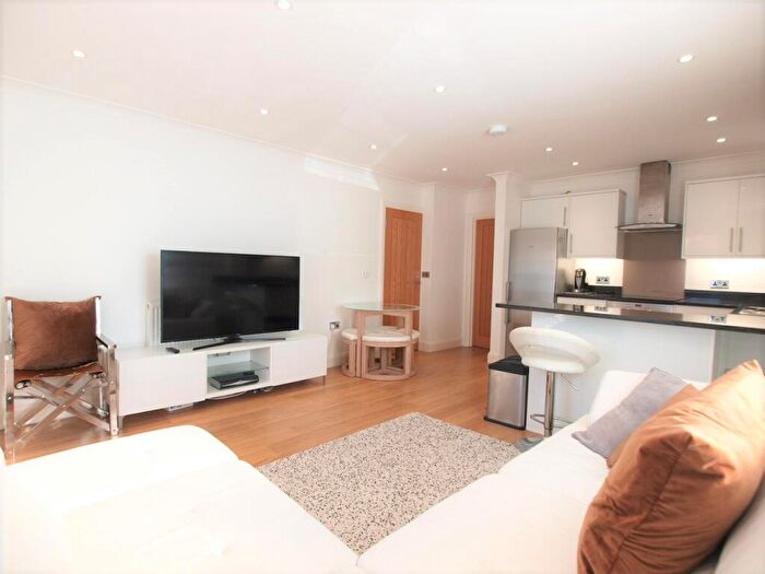 2 Bedroom Flat To Rent In East Barnet Road, Barnet, EN4
