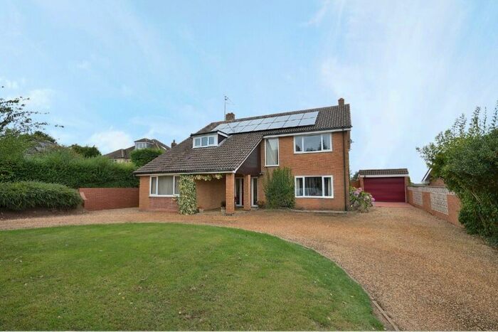 4 Bedroom Detached House For Sale In Northampton Road, Denton, Northampton, NN7