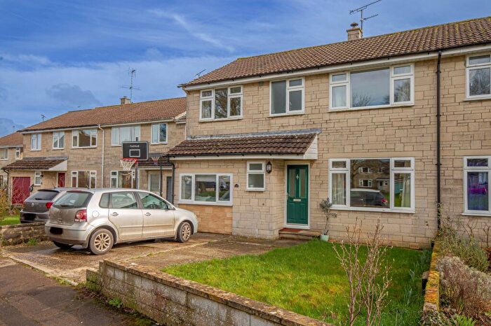 4 Bedroom Semi-Detached House For Sale In Pembroke Green, Lea, SN16