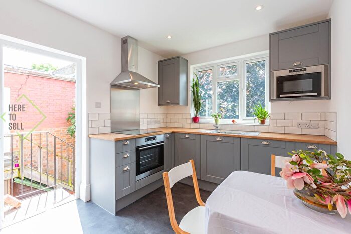 2 Bedroom Flat To Rent In Parkland Road, Wood Green, London, N22