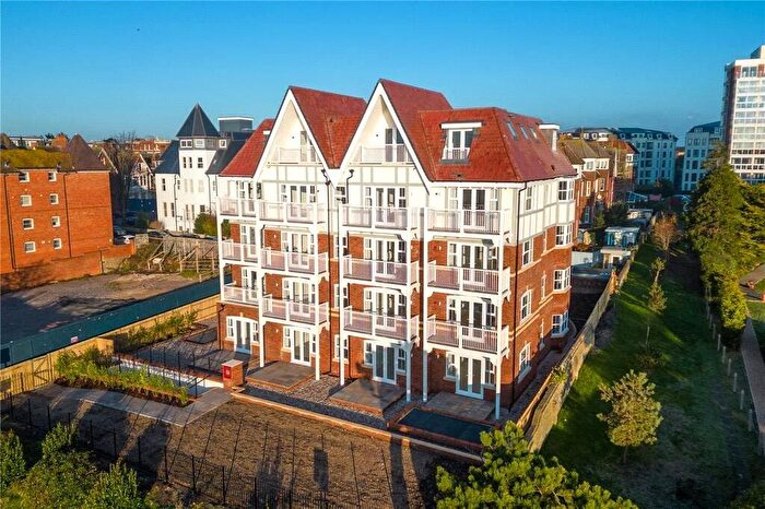 2 Bedroom Apartment To Rent In West Cliff Gardens, Bournemouth, Dorset, BH2