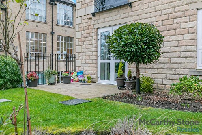 1 Bedroom Apartment For Sale In Hepworth Court, Parsonage Lane, Brighouse, HD6