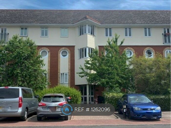 2 Bedroom Flat To Rent In Walsingham Close, Hatfield AL10