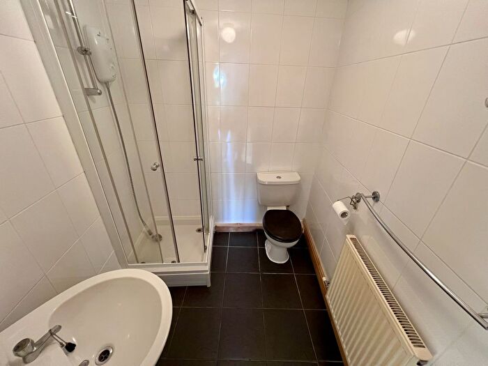 2 Bedroom Flat To Rent In Wellfield Road, Carmarthen, Carmarthenshire, SA31