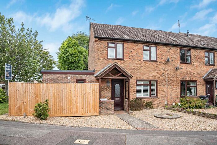 4 Bedroom End Of Terrace House For Sale In Meadow Bank, Faringdon, Oxfordshire, SN7