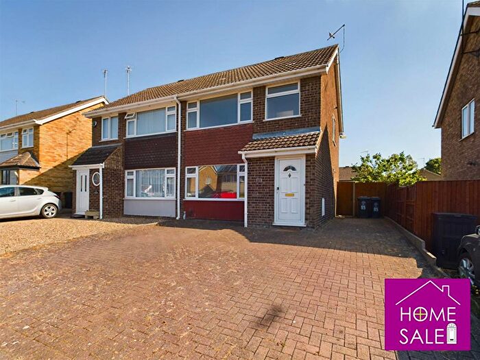 3 Bedroom Semi-Detached House To Rent In Oaks Drive, Higham Ferrers, Rushden, NN10