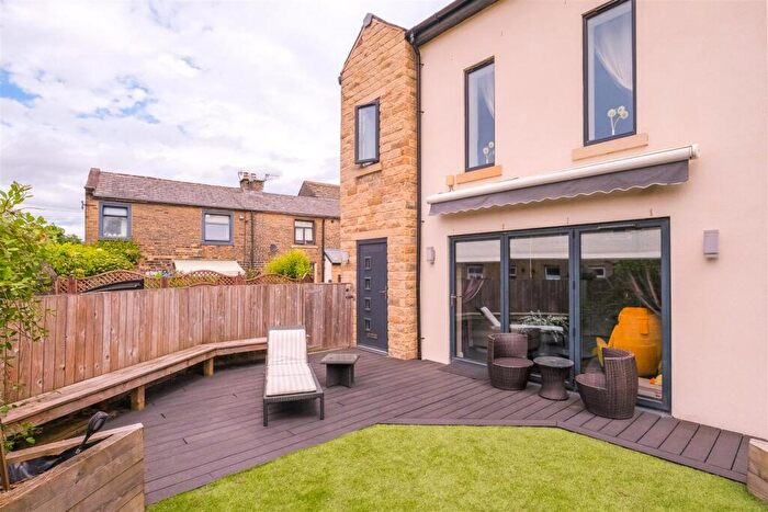 4 Bedroom Detached House For Sale In Whitegate Road, Halifax, HX3