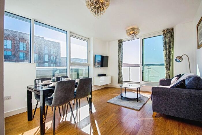 3 Bedroom Flat To Rent In Gallions Road, London, E16